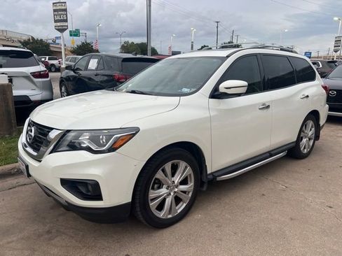 Used 2019 Nissan Pathfinder SL w/ SL Premium Package FWD image 2