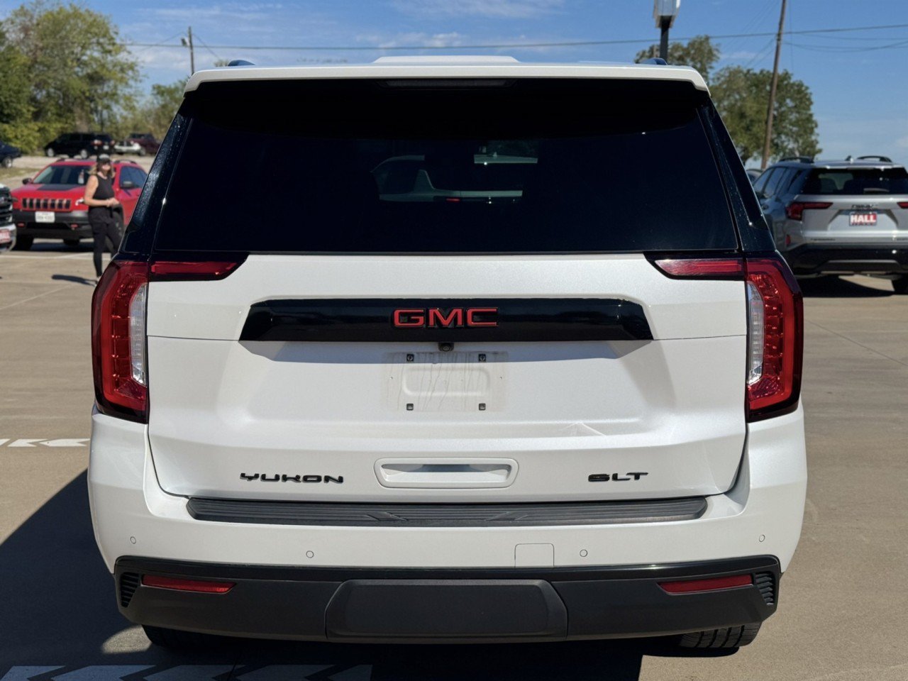 Used 2023 GMC Yukon SLT w/ SLT Premium Package AWD/4WD image 6