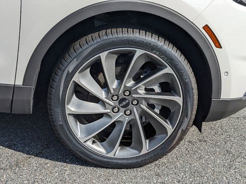 Certified 2023 Lincoln Nautilus Reserve w/ Equipment Group 202A image 13