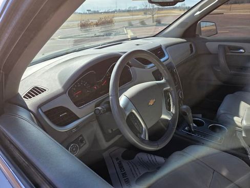Used 2015 Chevrolet Traverse LT image 12