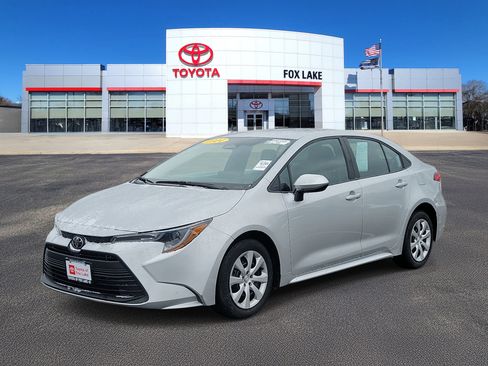 Used 2024 Toyota Corolla LE image 2