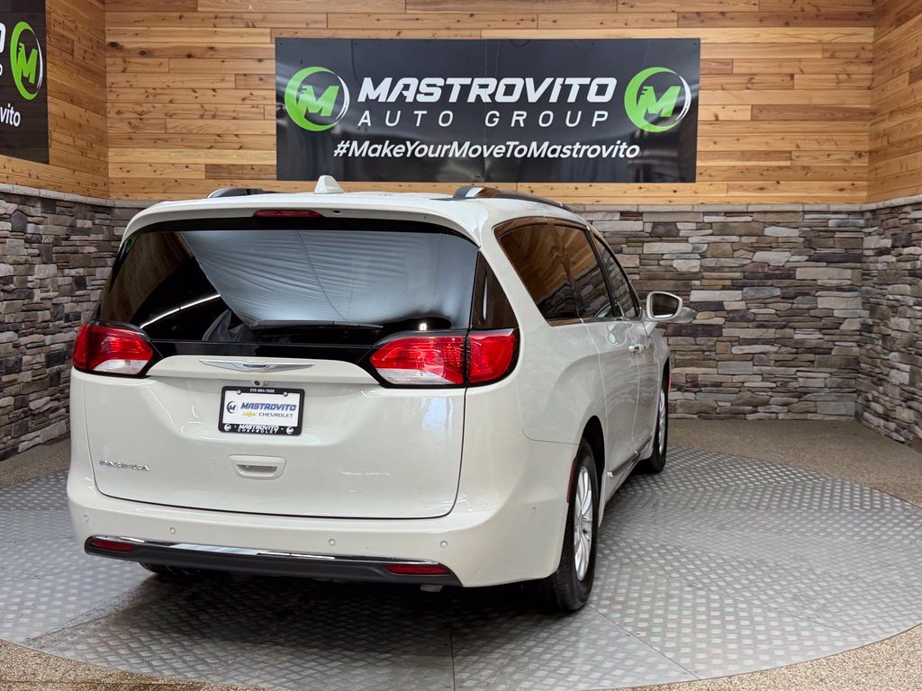 Used 2019 Chrysler Pacifica Touring-L w/ Advanced Safetytec Group FWD image 17