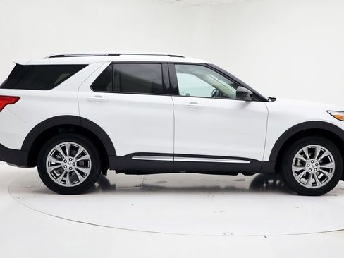 Used 2023 Ford Explorer Limited image 3