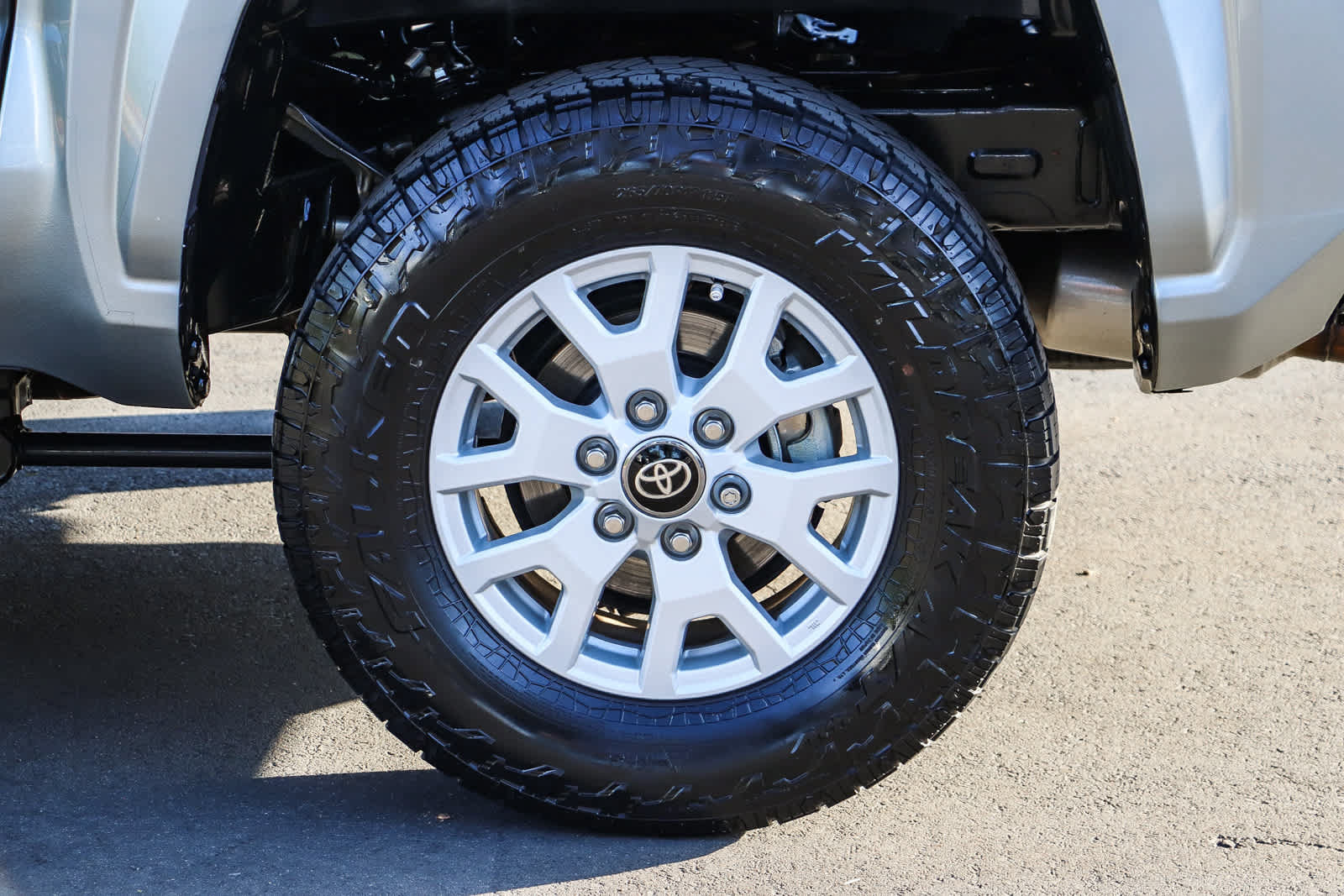 Used 2025 Toyota Tacoma SR5 AWD/4WD image 12