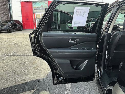 Certified 2023 Nissan Rogue SL w/ SL Premium Package image 24