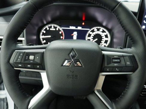 New 2026 Mitsubishi Outlander LE FWD image 8