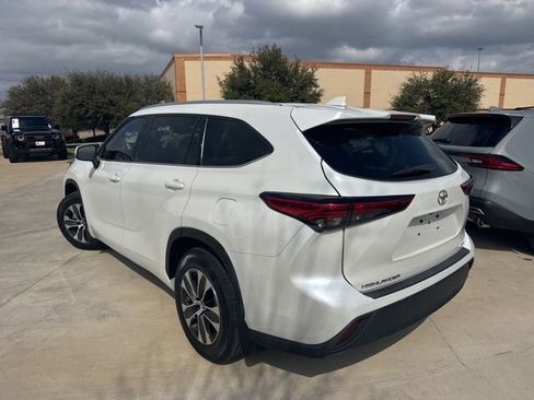 Used 2022 Toyota Highlander XLE image 4
