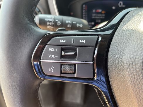 Used 2025 Honda Pilot Elite image 23