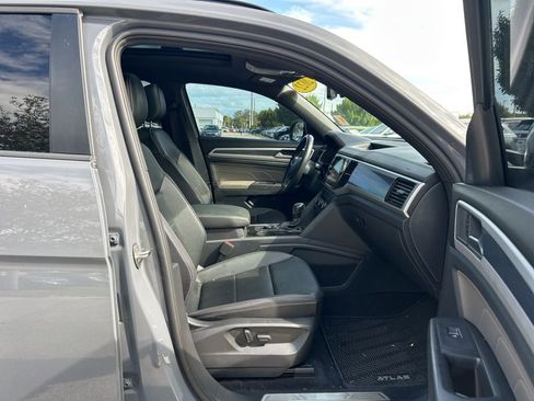 Used 2022 Volkswagen Atlas Cross Sport SEL R-Line image 34