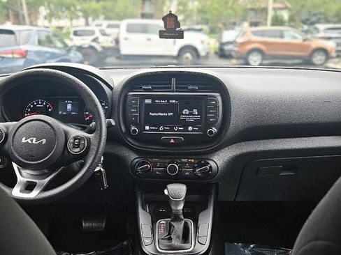 Used 2022 Kia Soul LX FWD image 13