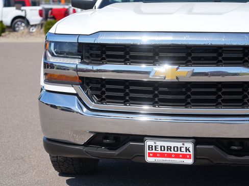 Used 2019 Chevrolet Silverado 1500 LT AWD/4WD image 9
