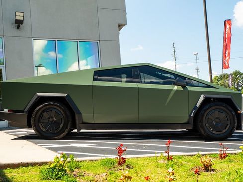 Used 2024 Tesla Cybertruck AWD Crew Cab image 8