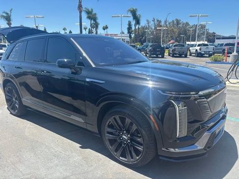 Used 2026 Cadillac Vistiq Platinum AWD/4WD image 2