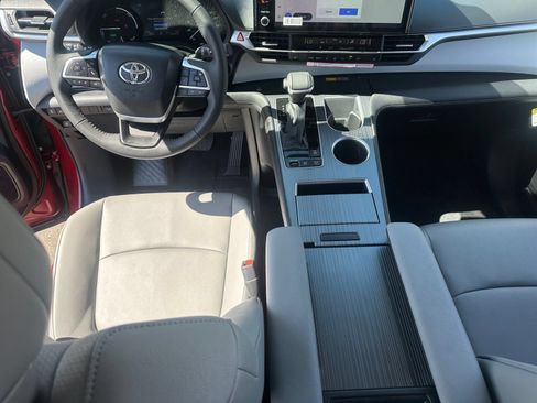 New 2026 Toyota Sienna XLE FWD image 10