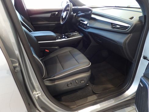 Used 2025 Buick Enclave Preferred image 26