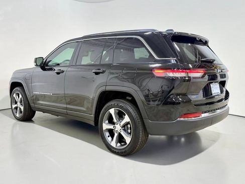Used 2022 Jeep Grand Cherokee Limited 4xe w/ Luxury Tech Group II AWD/4WD image 18