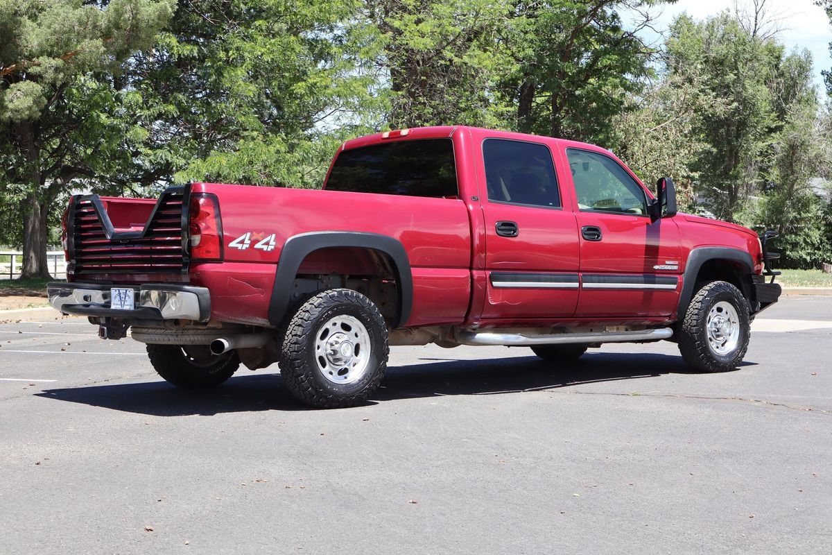 Used 2006 Chevrolet Silverado 2500 LT w/ Onstar Plus Package AWD/4WD image 5