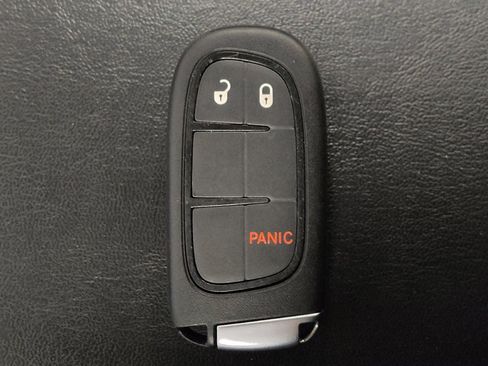 Used 2020 Jeep Cherokee Latitude Plus FWD image 32