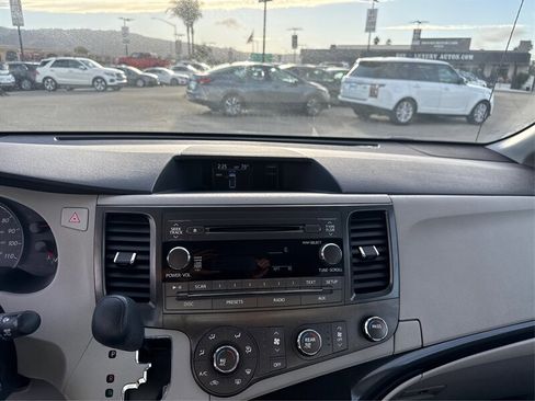 Used 2012 Toyota Sienna LE image 12