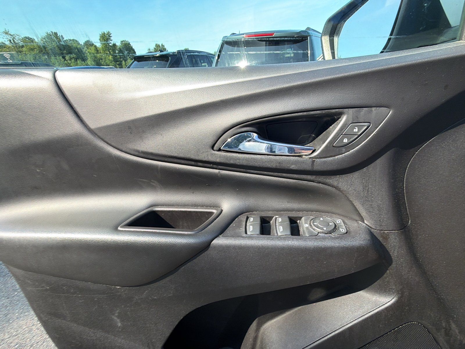 Used 2019 Chevrolet Equinox LT AWD/4WD image 15