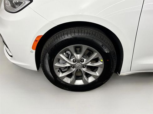 New 2026 Chrysler Pacifica Select image 22