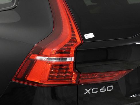 Certified 2023 Volvo XC60 B6 Ultimate w/ Protection Package Premier image 18