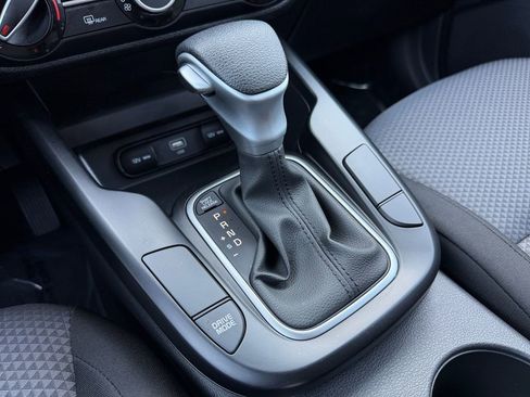 Used 2025 Kia Soul LX w/ LX Technology Package FWD image 27