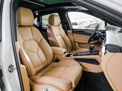 Certified 2023 Porsche Macan image 29