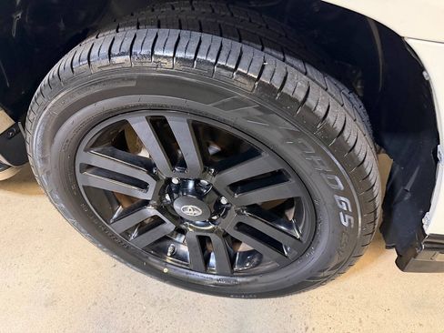 Used 2019 Toyota 4Runner Limited AWD/4WD image 33