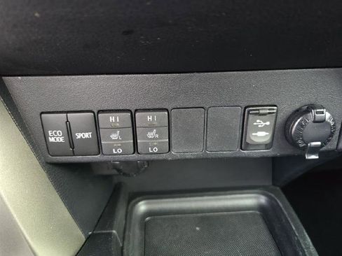 Used 2014 Toyota RAV4 Limited image 32