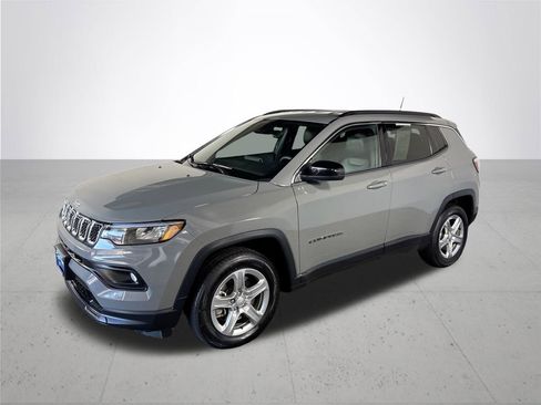 Used 2024 Jeep Compass Latitude w/ Altitude Special Edition image 2