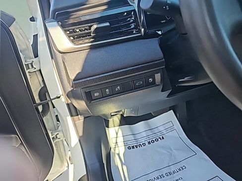 Used 2025 Toyota Camry LE image 10