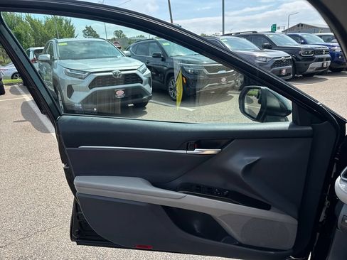 Used 2023 Toyota Camry LE FWD image 32