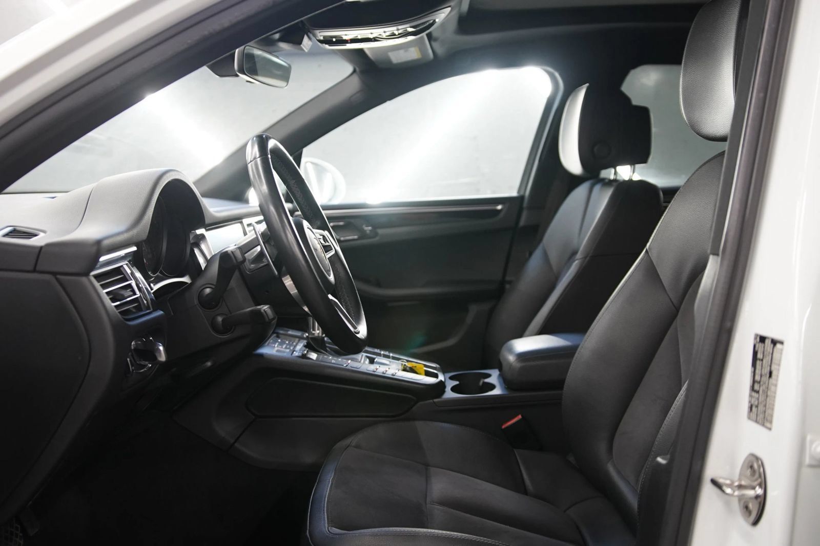 Used 2019 Porsche Macan AWD/4WD image 9
