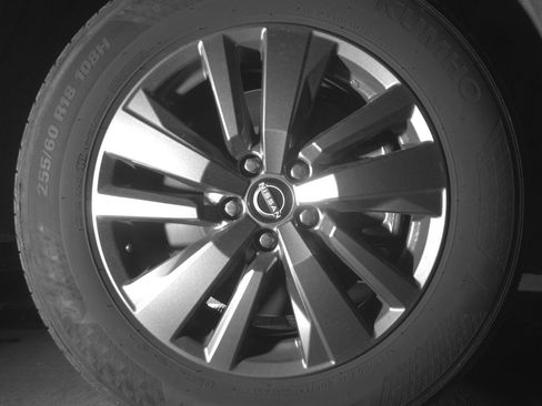 Used 2025 Nissan Pathfinder SV image 13