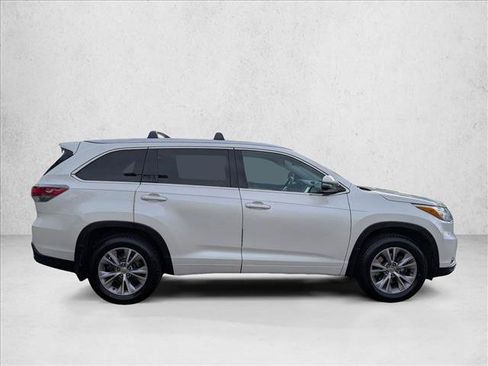 Used 2015 Toyota Highlander XLE AWD/4WD image 4