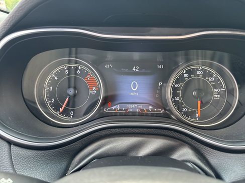 Used 2021 Jeep Cherokee Limited w/ Mopar Interior Package AWD/4WD image 22