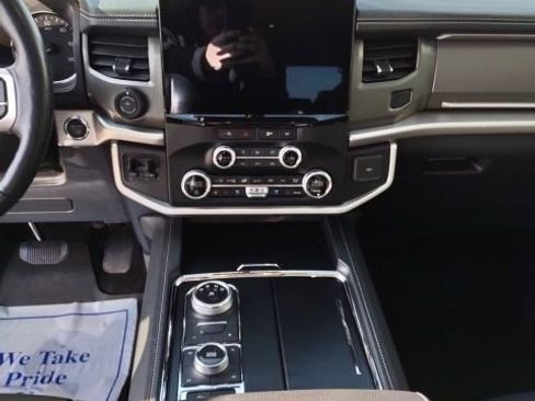 Used 2023 Ford Expedition XLT image 13