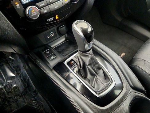 Used 2020 Nissan Rogue SL image 16