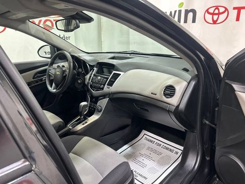 Used 2014 Chevrolet Cruze LS FWD image 12