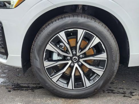 Used 2025 Volvo XC60 B5 Core w/ Climate Package image 13