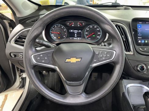 Used 2019 Chevrolet Malibu LT FWD image 8