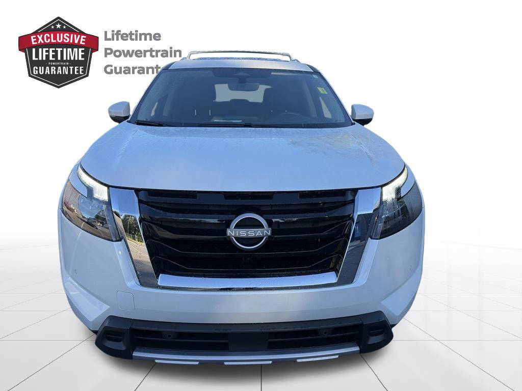 Certified 2025 Nissan Pathfinder Platinum w/ Cargo Package FWD image 8