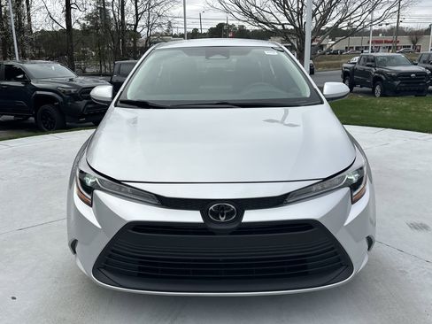 Used 2024 Toyota Corolla LE image 3