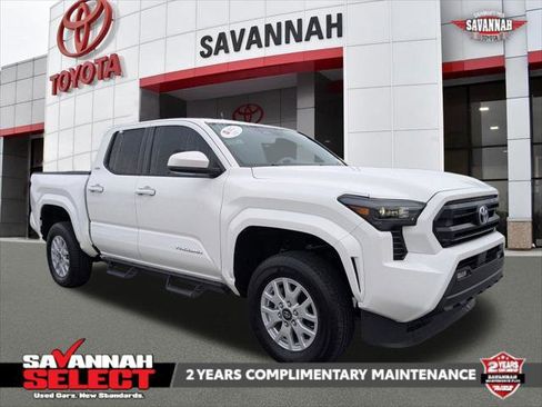 Certified 2024 Toyota Tacoma SR5 image 1