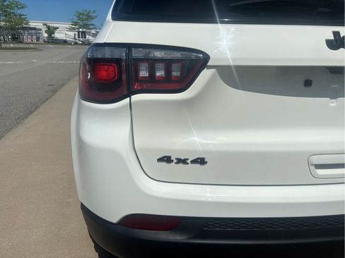 Used 2019 Jeep Compass Latitude AWD/4WD image 9