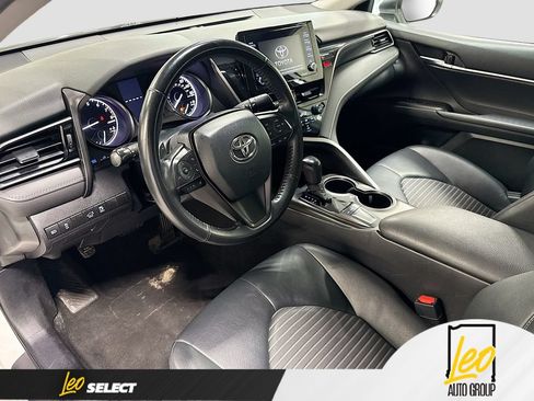 Used 2023 Toyota Camry SE FWD image 11