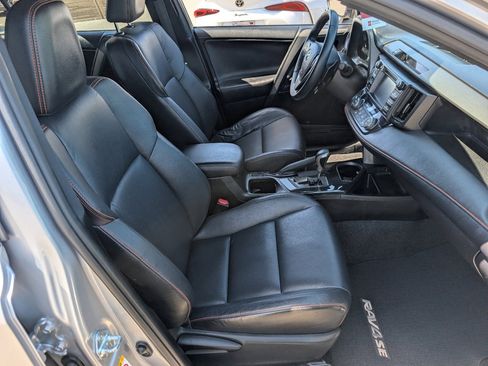 Used 2016 Toyota RAV4 SE image 8
