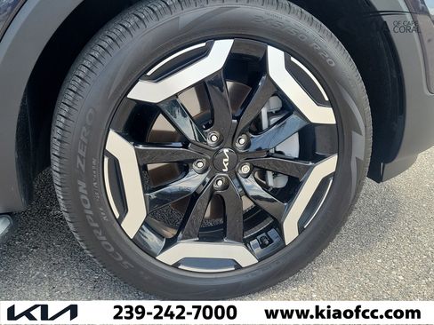 Certified 2025 Kia Telluride EX w/ EX Captain's Chair Package FWD image 7