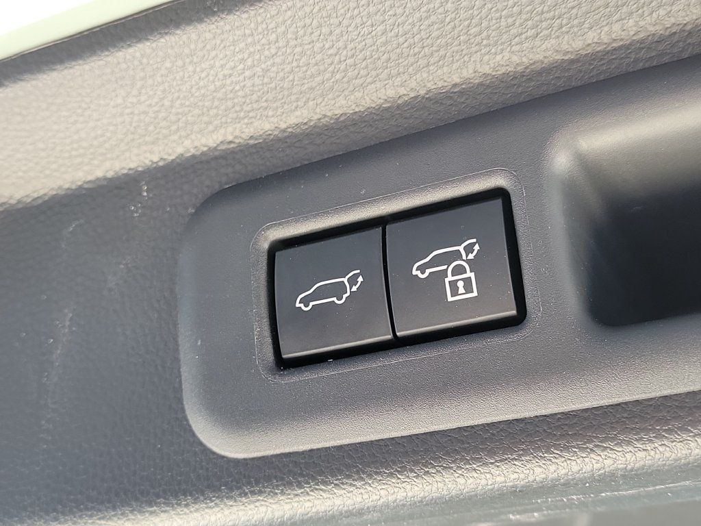 Used 2024 Toyota Sequoia Platinum AWD/4WD image 18